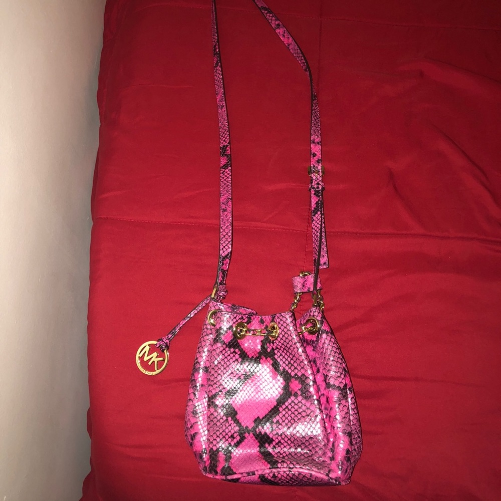 Michael Kors Cross body bag.